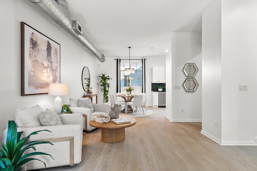 Building Photo - 5350 Playa Vista Dr