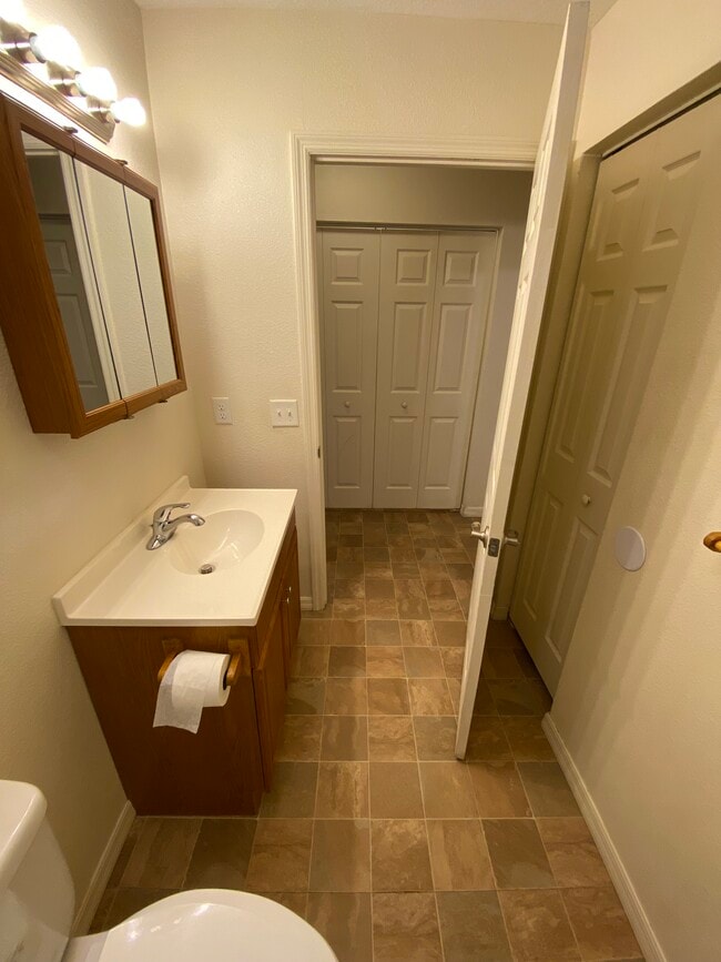 Building Photo - 154 Hurst St