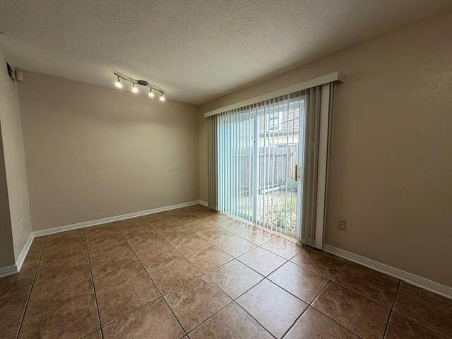 Building Photo - 1752 Newport Pl