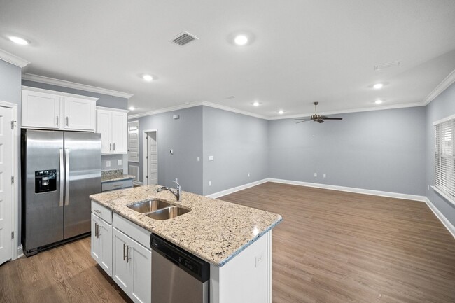 Building Photo - AVAILABLE IN NOVEMBER - Don't miss this op...