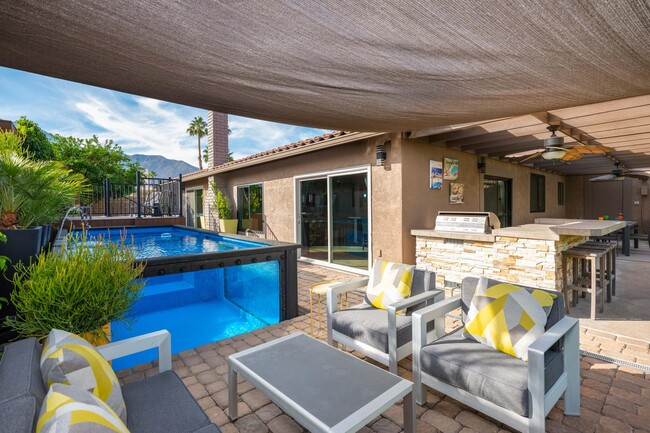 Building Photo - 1289 E Caleta Way