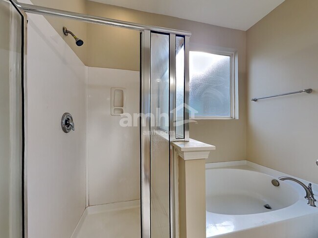 Building Photo - 306 Duck Pond Ln