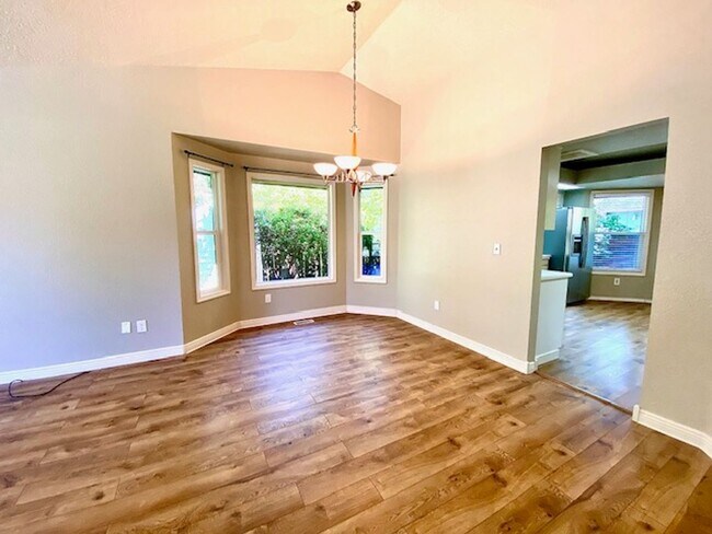 Building Photo - 4 Bedroom 2 bath Home in NW Boise