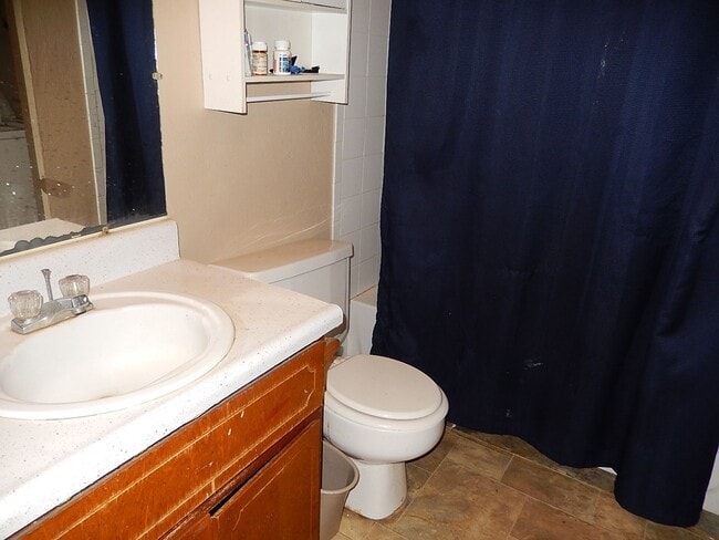 Building Photo - LOVELY 2/2 w/ Stainless Steel Appliances, No Carpet, & Large Privacy Fenced Yard! Mins from FSU/T...