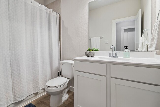 Building Photo - 3049 Sorrento Hl Dr