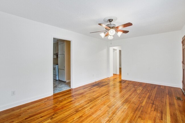 Building Photo - Welcome To West Circle Dr
