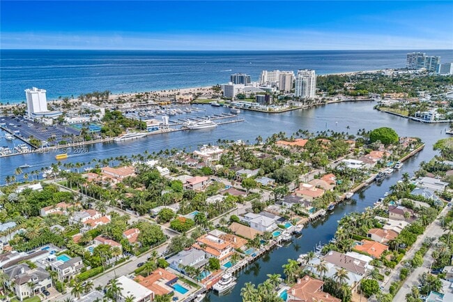 Building Photo - 625 Poinciana Dr