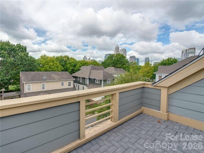 Building Photo - 927 Garden District Dr