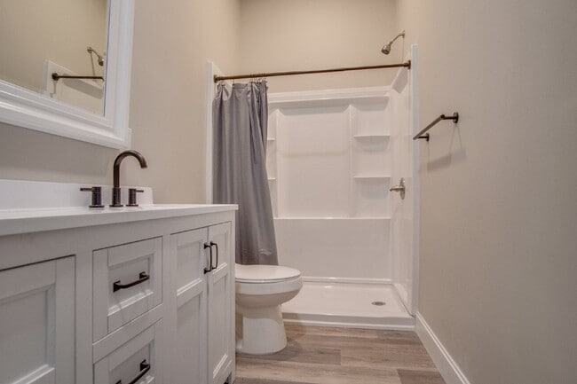 Building Photo - Modern 2 Bedroom Home Minutes from Downtow...