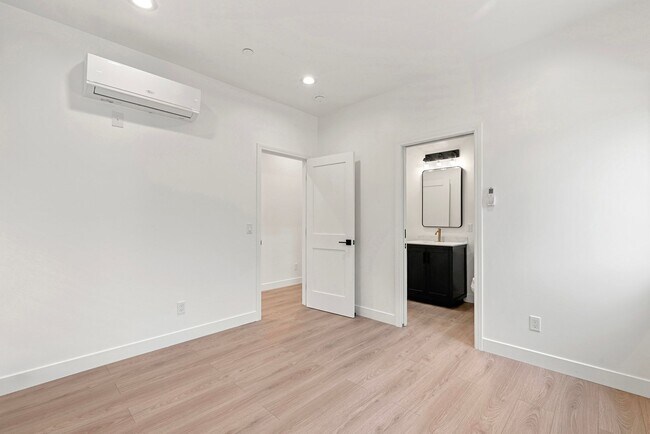 Building Photo - Stunning brand new construction, modern lu...