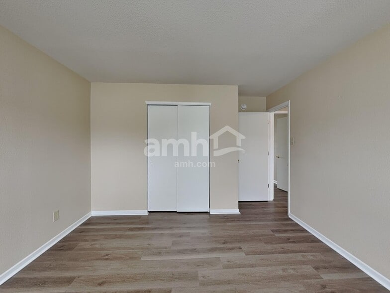 Building Photo - 6637 Branches Dr