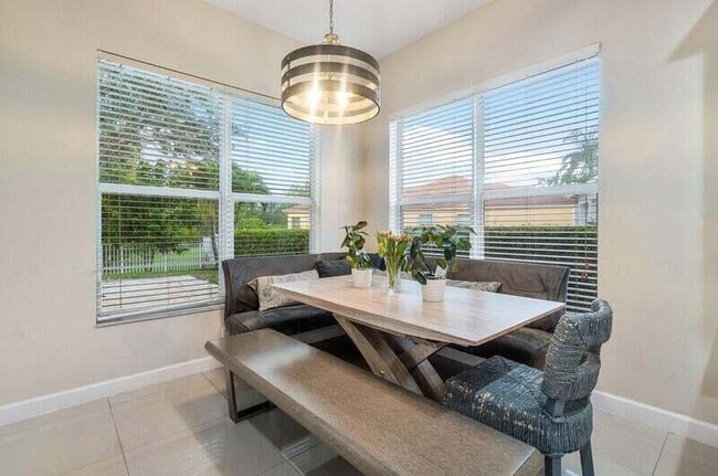 Building Photo - 9271 Madewood Ct