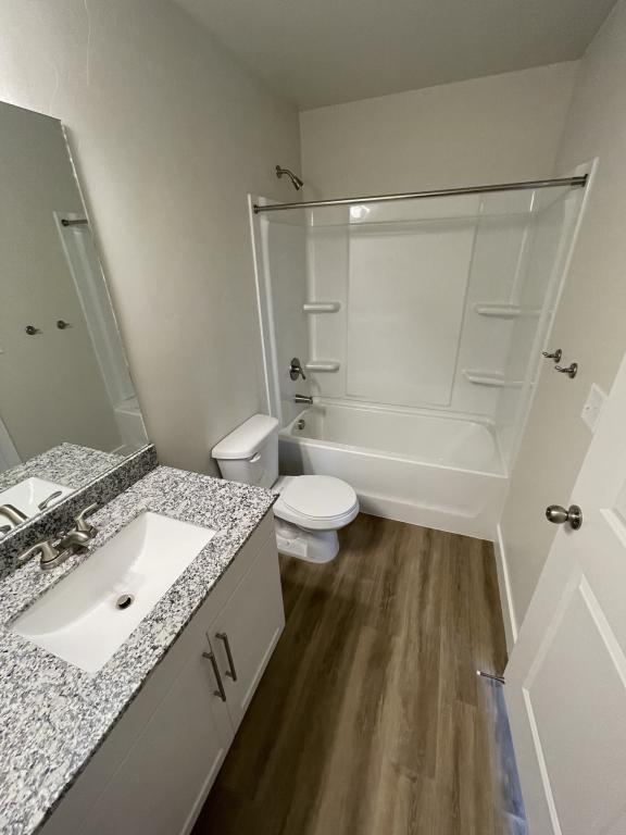 Building Photo - 1043 W 600 S