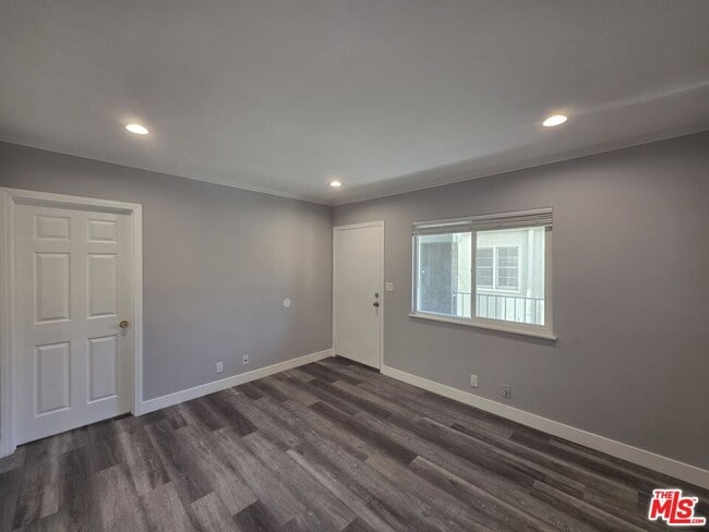 Building Photo - 105 Roswell Ave