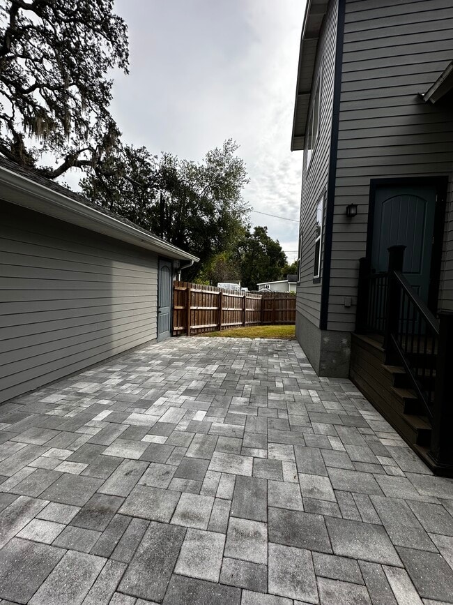 Building Photo - 201 W Hiawatha St