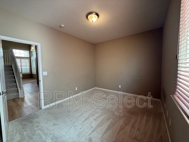 Building Photo - 637 Lavastone Dr