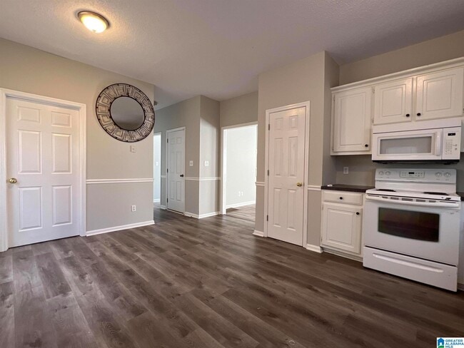 Building Photo - 6122 Summer Side Dr