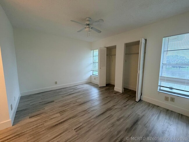 Building Photo - 918 Twin Lakes Dr