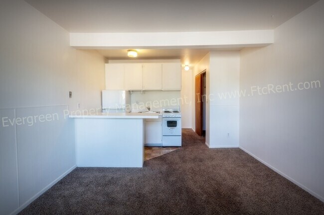 Building Photo - 2008 W Plum St