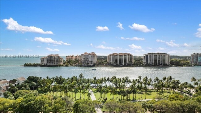 Building Photo - 300 South Pointe Dr