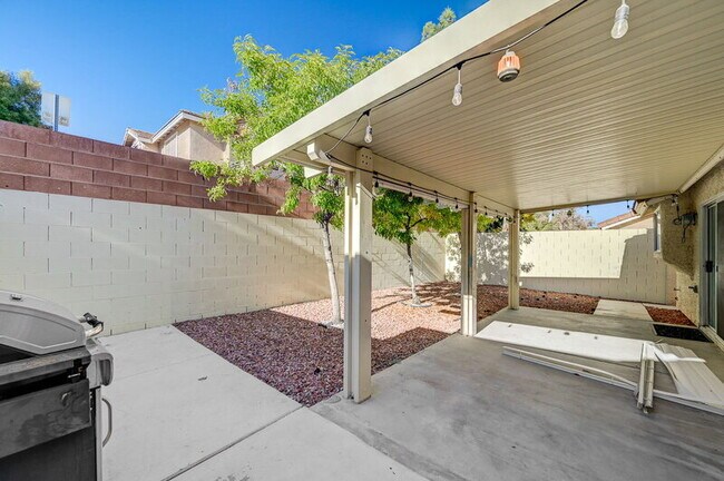 Building Photo - 1813 Lyell Canyon Ln