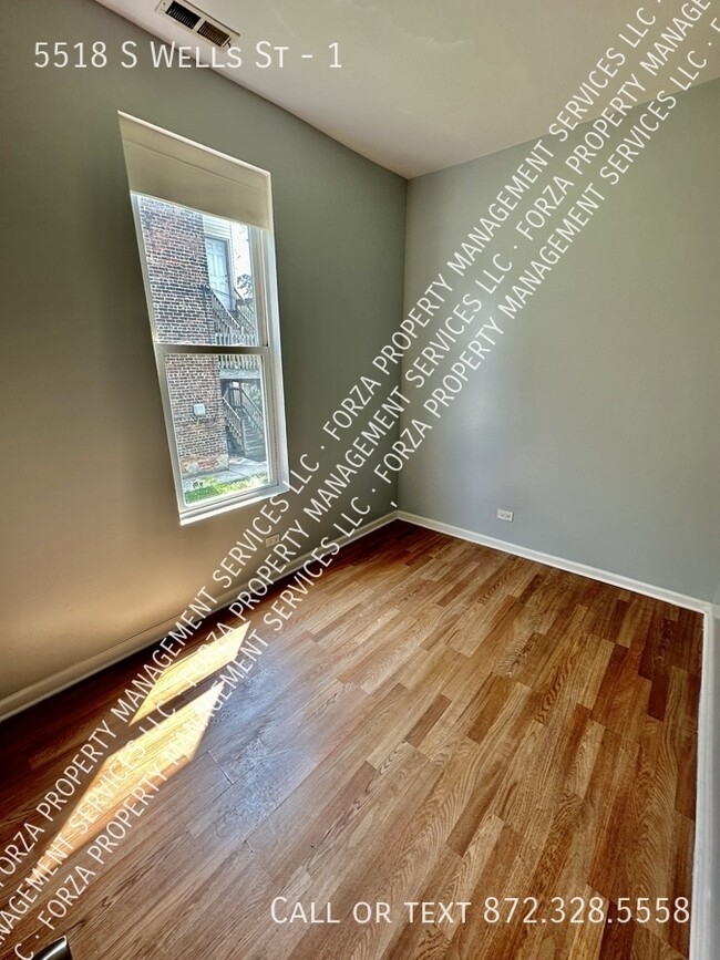 Building Photo - 5518 S Wells St