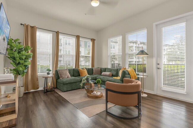 Building Photo - 1223 E Plant St