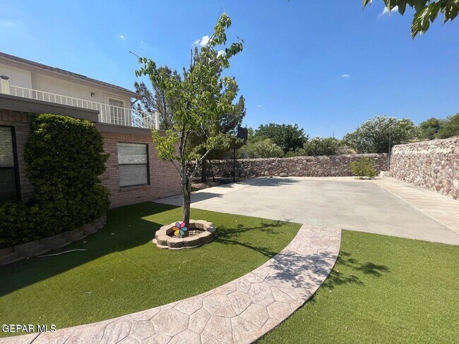 Building Photo - 808 Merriman Dr