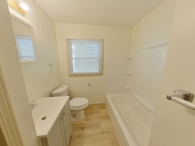 Building Photo - 4242 Dover St