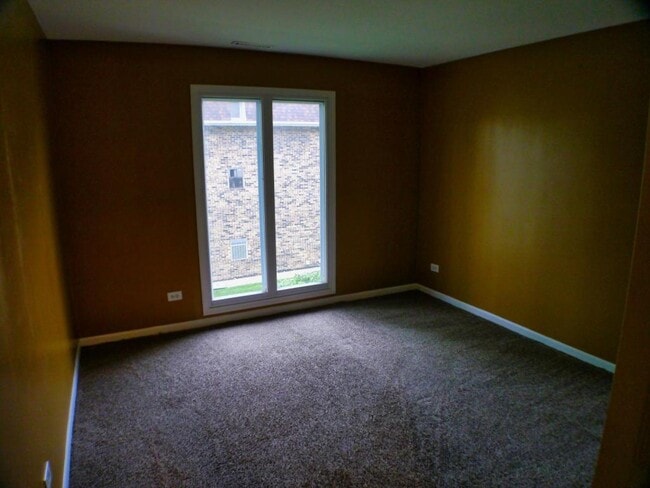 Building Photo - 10308 Circle Dr