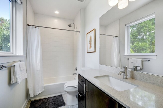 Building Photo - South Austin 3x3.5 Townhome @Bluebonnet Lane