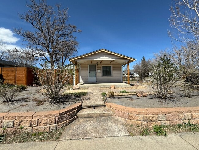 Building Photo - Charming 2 bedroom House