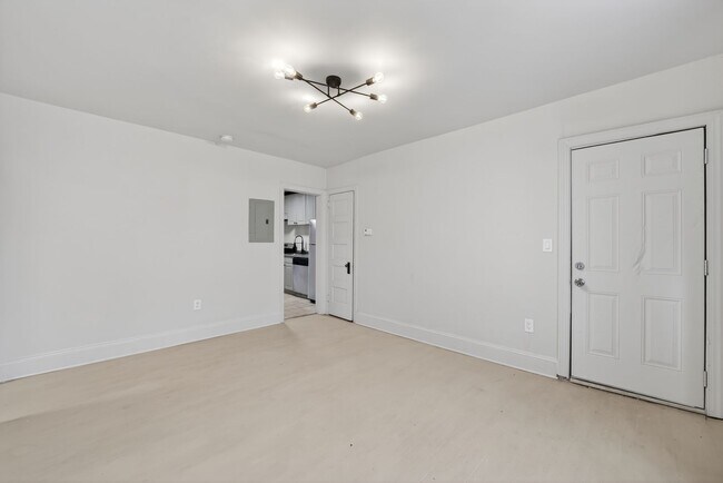 Building Photo - 1239 Penn St NE