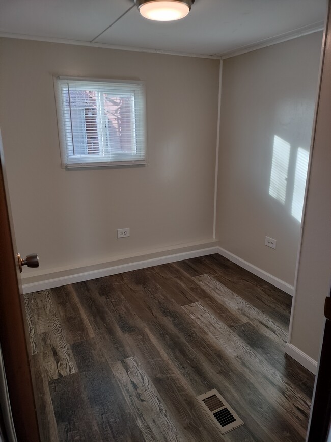 Building Photo - 1412-1411 11th Ave S