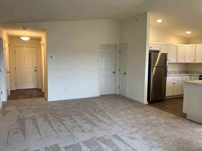 Building Photo - YEAR-ROUND RENTAL - 2 BED 2 BATH CONDO - U...