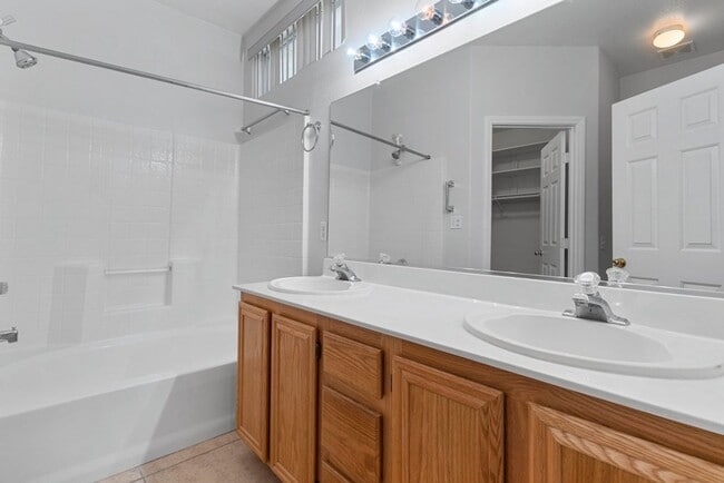 Building Photo - VERY CUTE 2 BEDROOM, SINGLE STORY HOME IN "GREEN VALLEY RANCH!!"