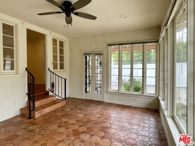 Building Photo - 203 N Doheny Dr