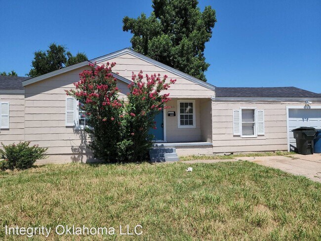 Primary Photo - 2 br, 1 bath House - 900 N. Redbud Dr.