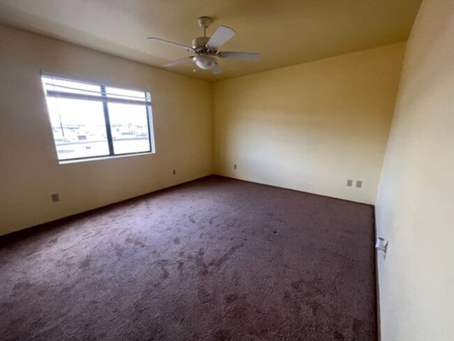 Building Photo - 454 Riverfront Dr