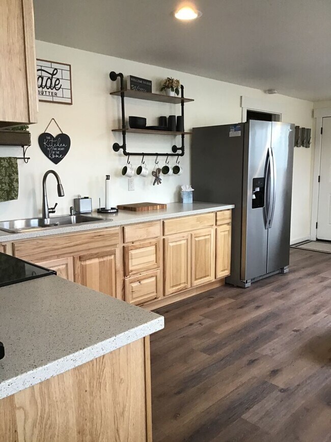 Building Photo - For Rent: Fully Furnished Barndominium downstairs unit 1 bedroom 1 bath on a Tumalo Ranch