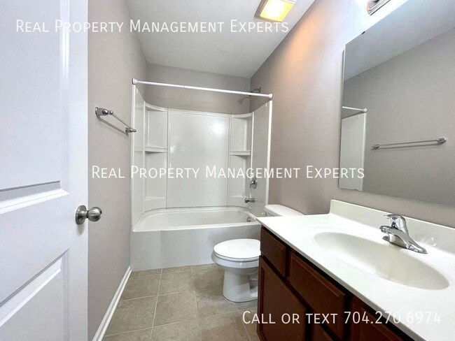 Building Photo - 2309 Marthas Ridge Dr