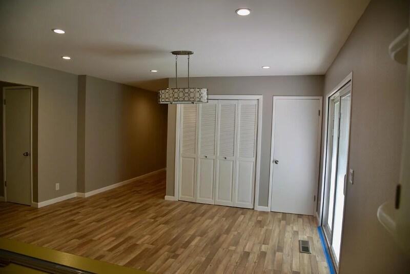 Building Photo - 1600 Main St