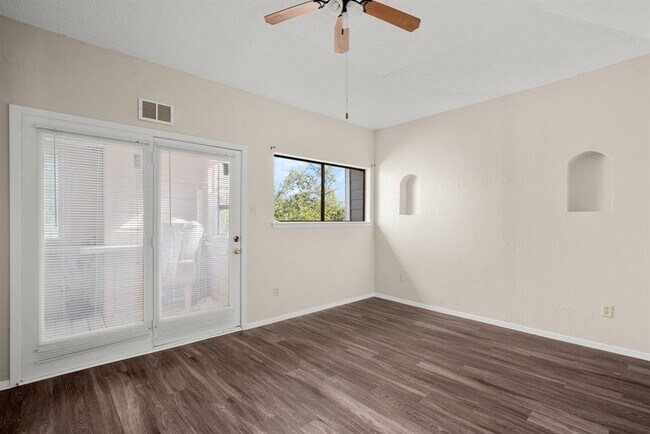 Building Photo - 6726 Lancret Hill Dr