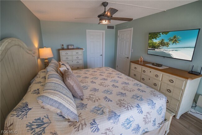 Building Photo - 26000 Hickory Blvd