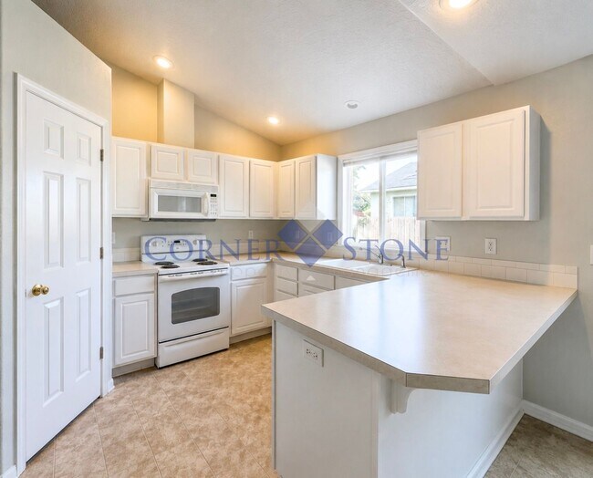 Building Photo - 907 Aspen Grove St