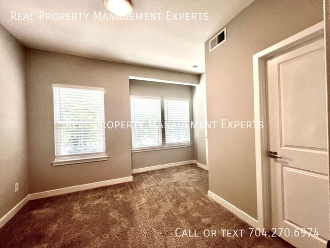 Building Photo - 528 Billingsley Rd