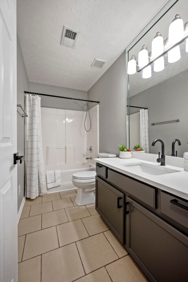 Building Photo - 4016 Kenesaw Dr