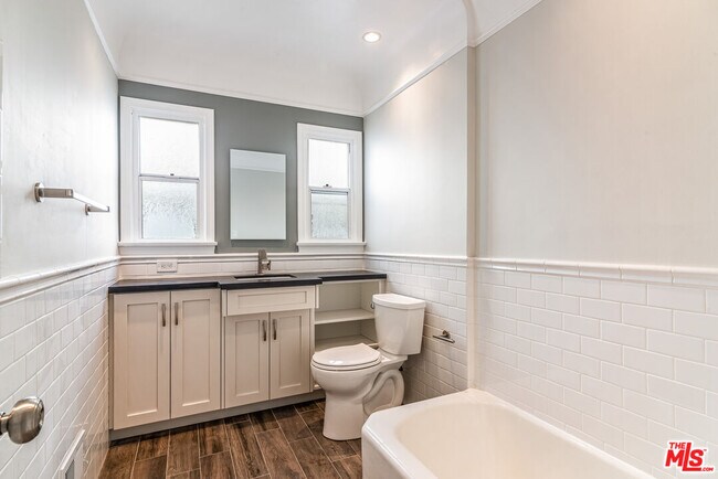 Building Photo - 726 1/2 N Edinburgh Ave