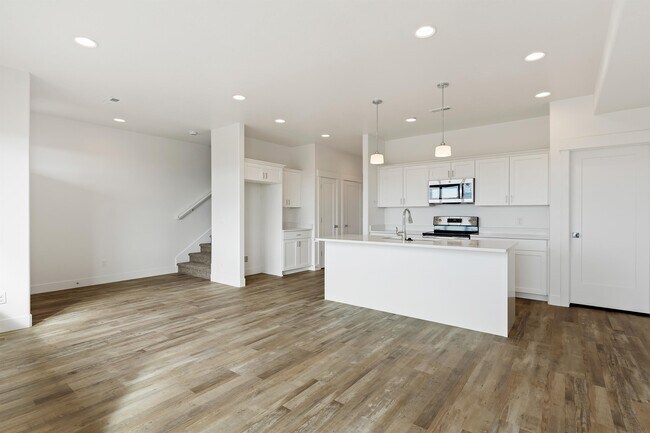 Building Photo - 2861 S Bluff Rd