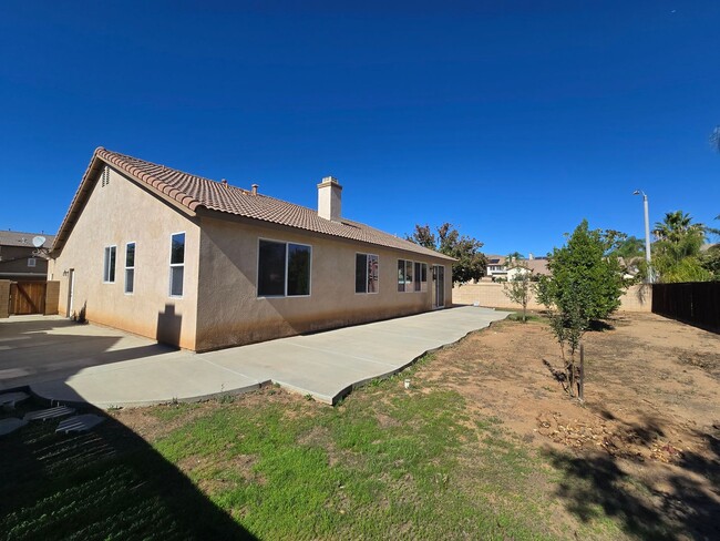 Building Photo - Moreno Valley Single Story Home